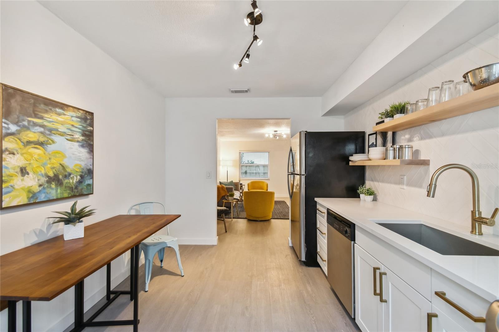 Image 5 of 10 For 6422 Adelia Avenue