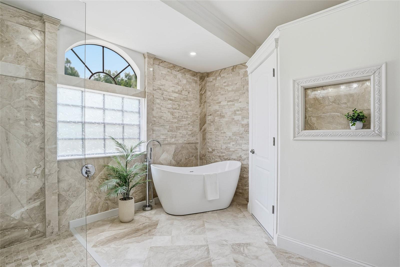 Image 37 of 72 For 18740 Wimbledon Circle