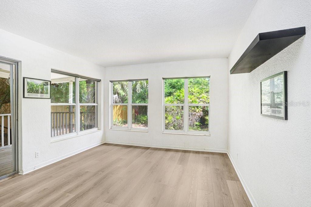 Image 17 of 28 For 779 Bayou Blvd S