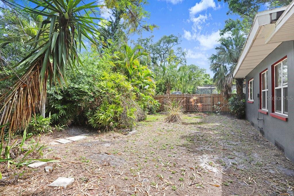 Image 20 of 28 For 779 Bayou Blvd S