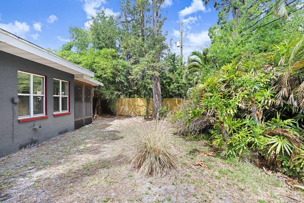 Image 22 of 28 For 779 Bayou Blvd S