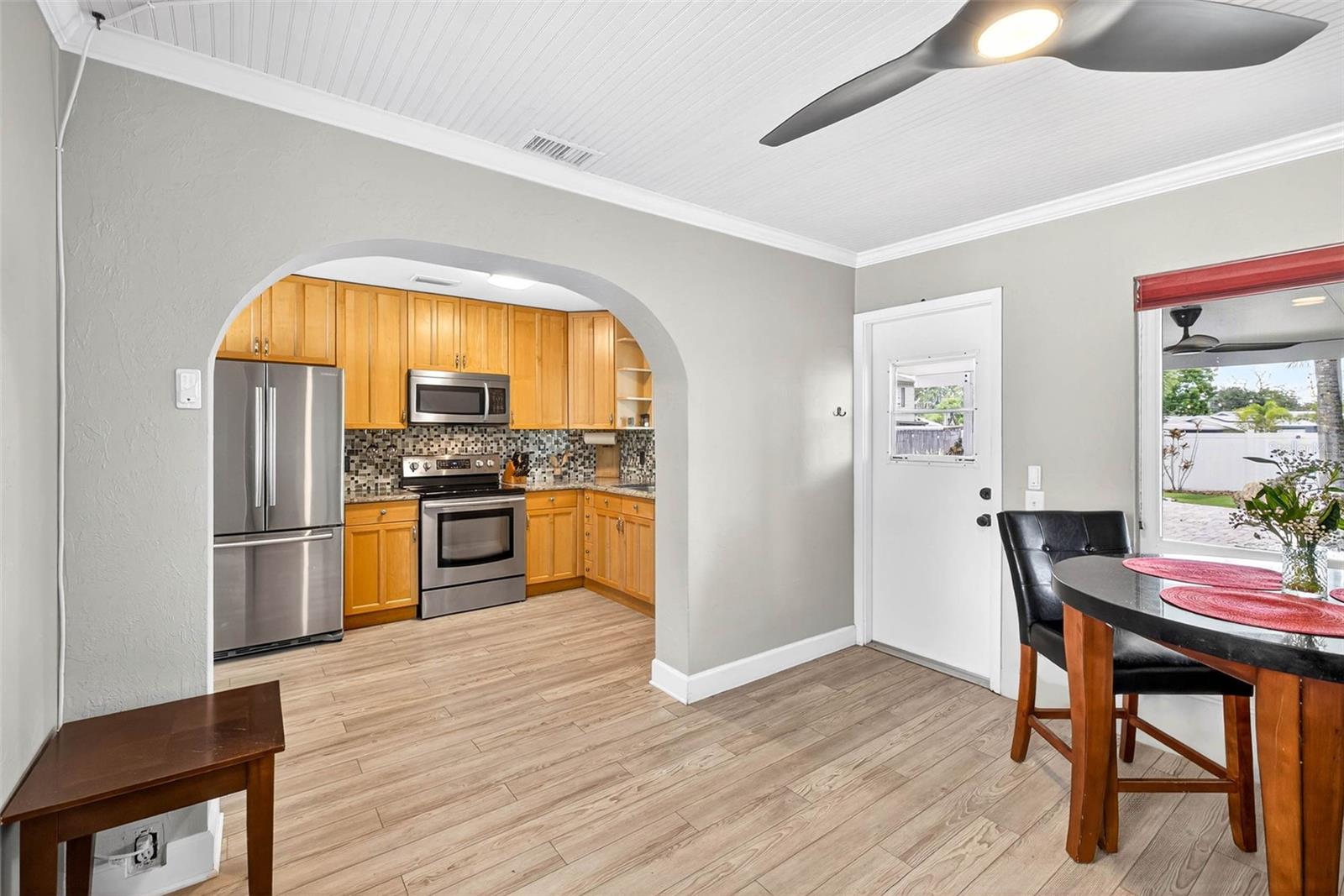Image 11 of 34 For 5519 Commonwealth Avenue N