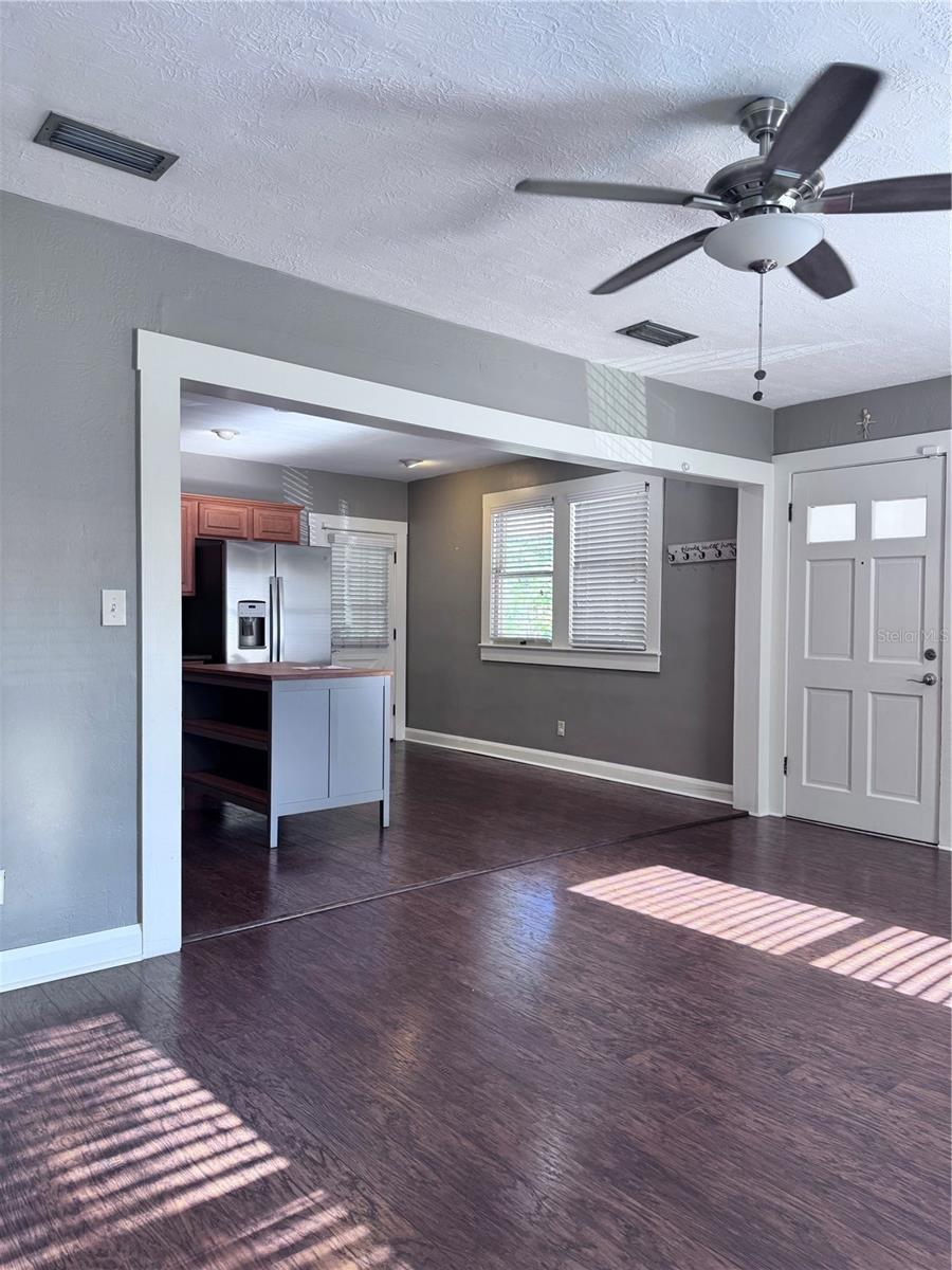 Image 3 of 11 For 406 Alva Street