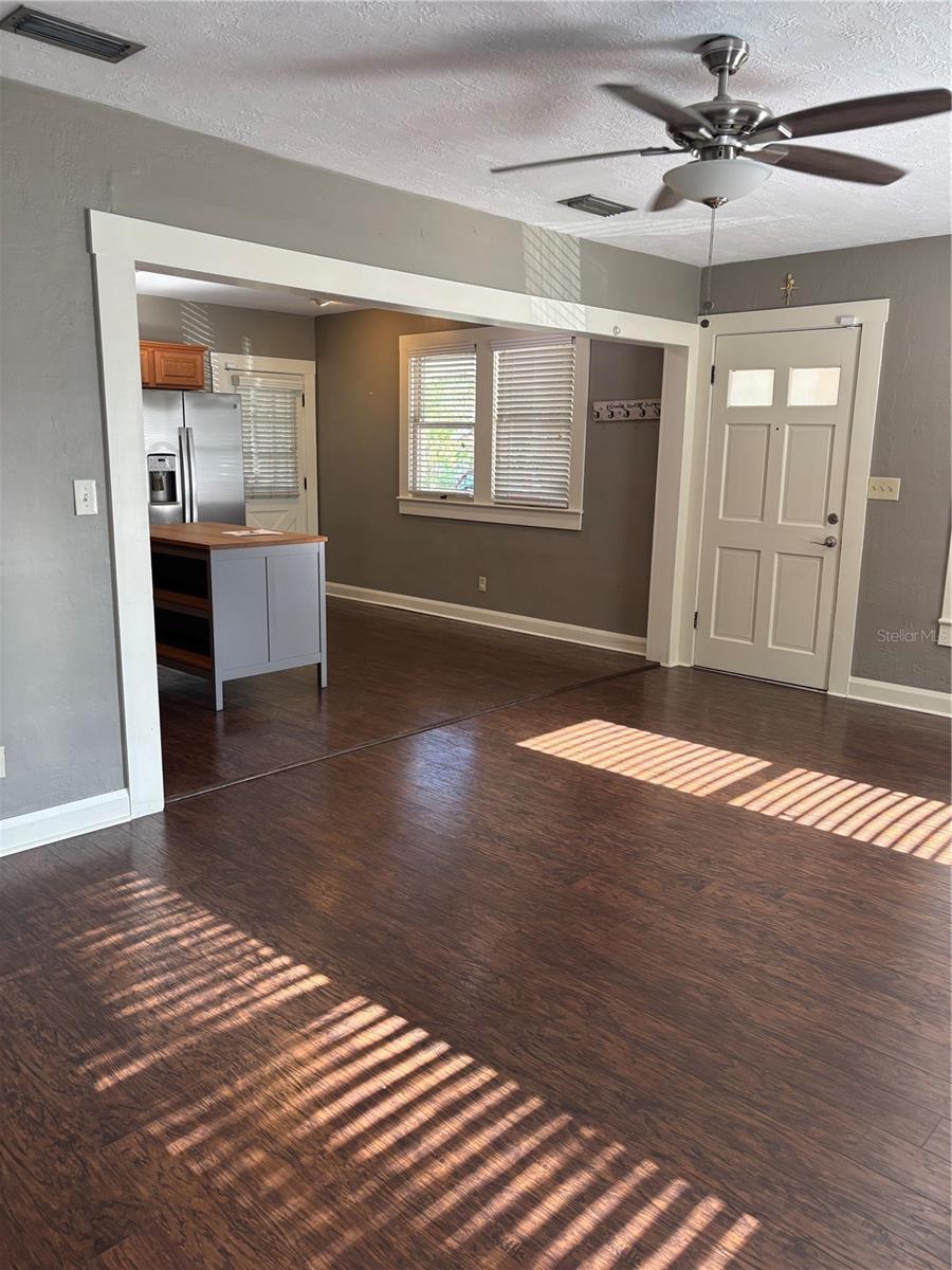 Image 4 of 11 For 406 Alva Street