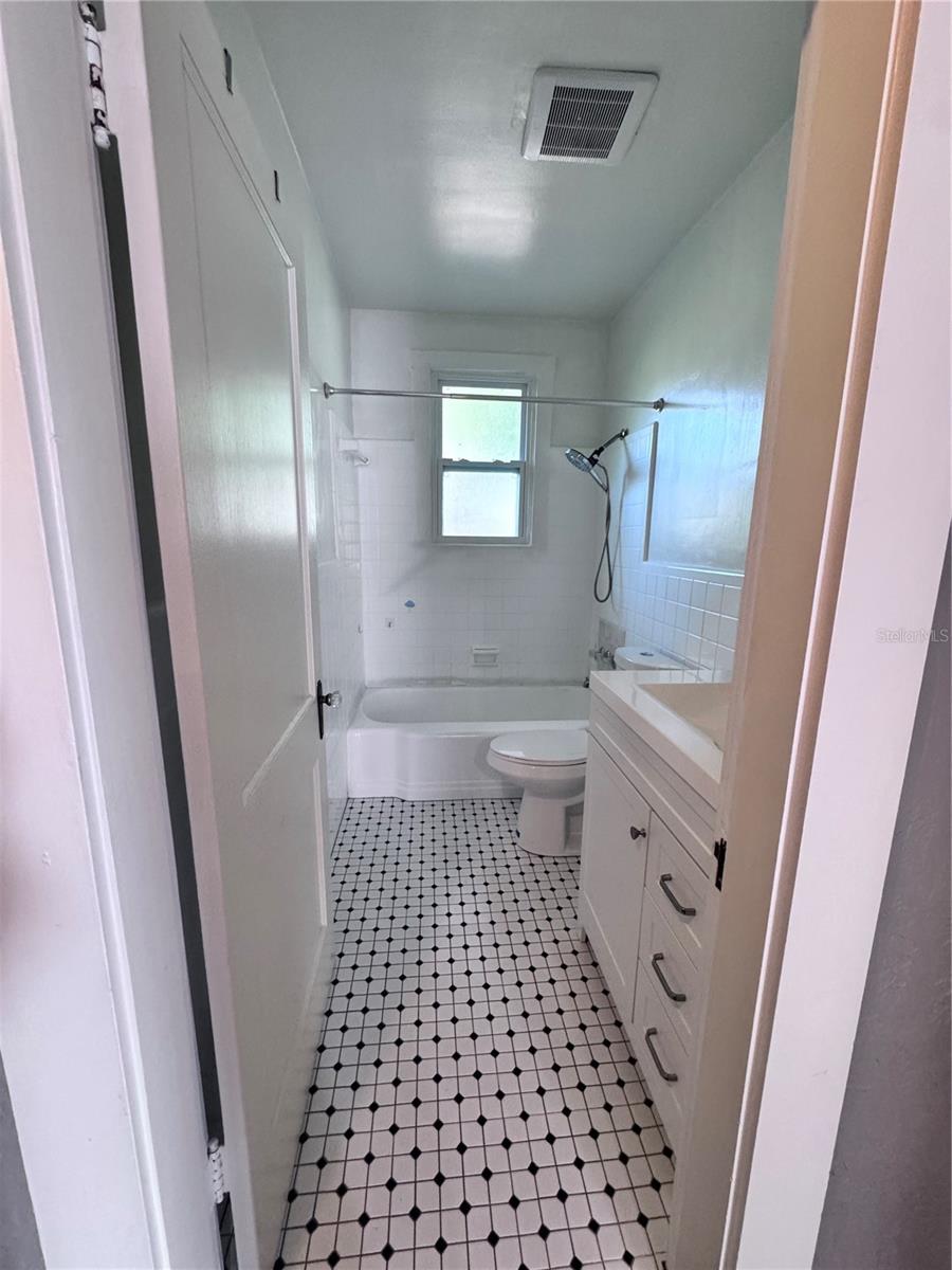 Image 8 of 11 For 406 Alva Street