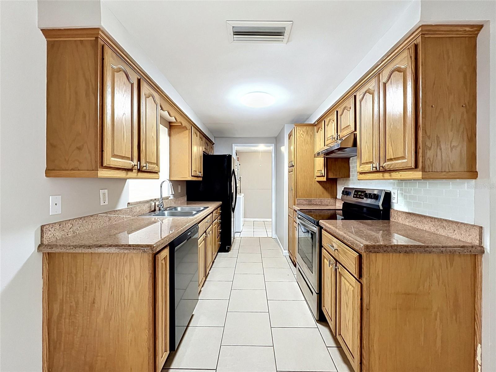 Image 6 of 33 For 808 Falkirk Avenue