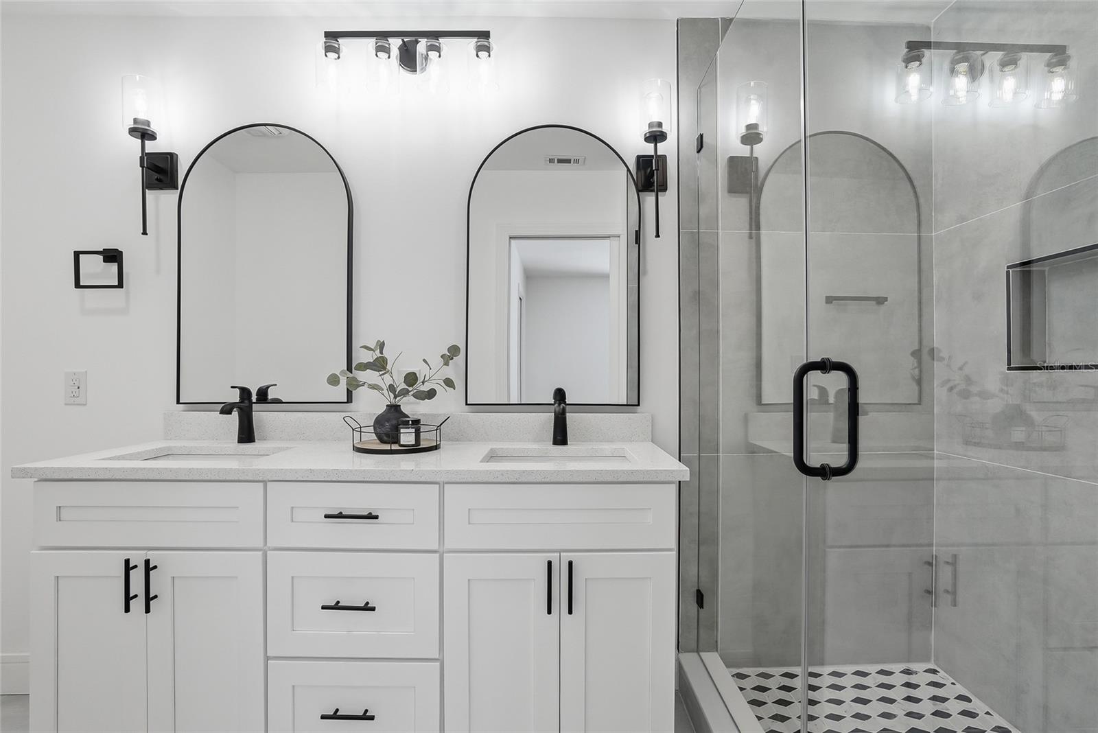 Image 33 of 62 For 2540 Laurelwood Lane