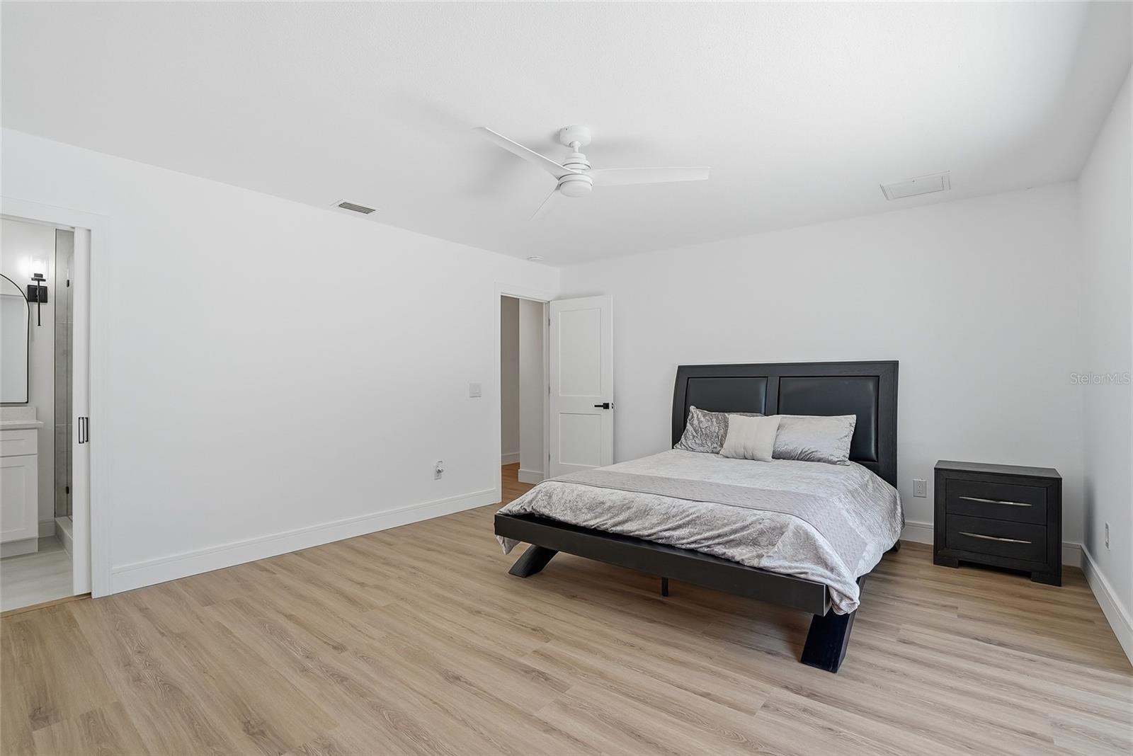 Image 34 of 62 For 2540 Laurelwood Lane
