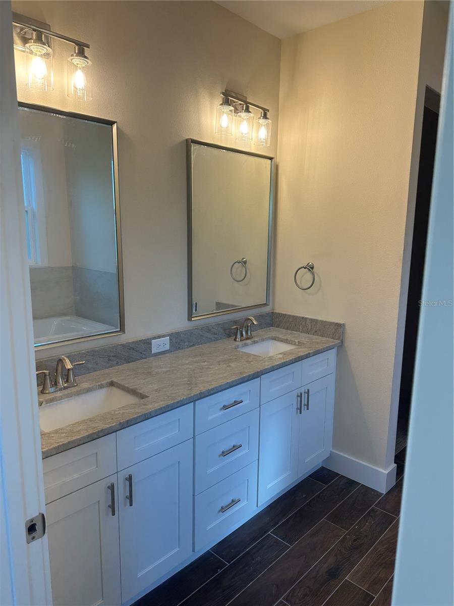 Image 11 of 32 For 4011 Amber Road