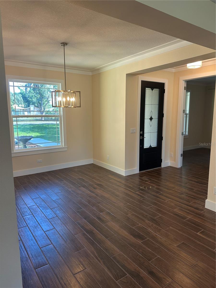 Image 5 of 32 For 4011 Amber Road