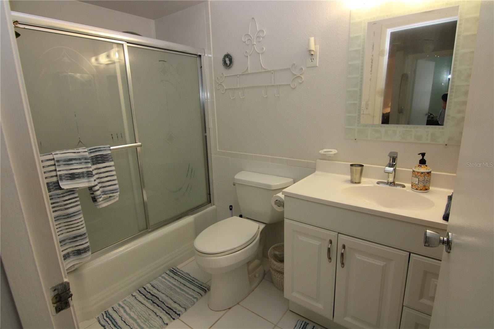 Image 10 of 20 For 810 Oakmont Avenue