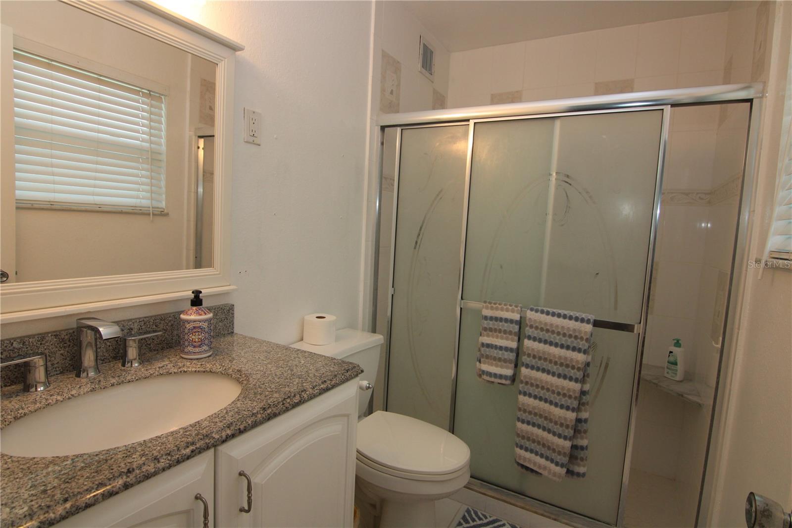 Image 13 of 20 For 810 Oakmont Avenue