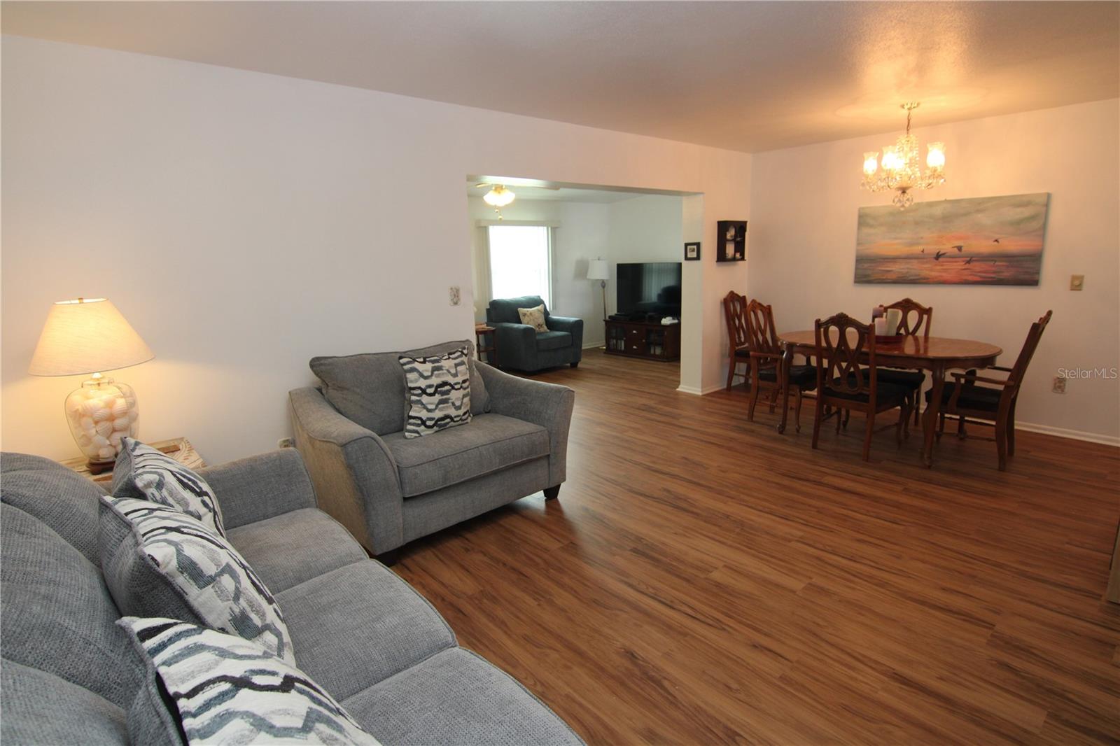 Image 3 of 20 For 810 Oakmont Avenue