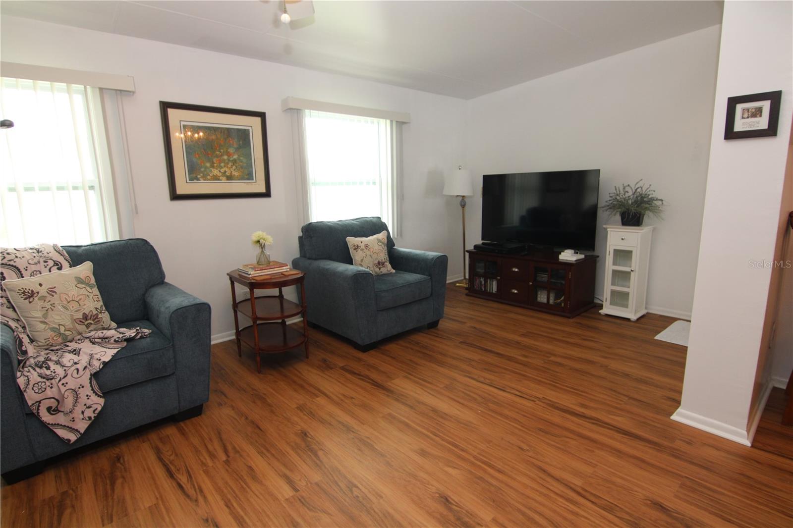 Image 4 of 20 For 810 Oakmont Avenue
