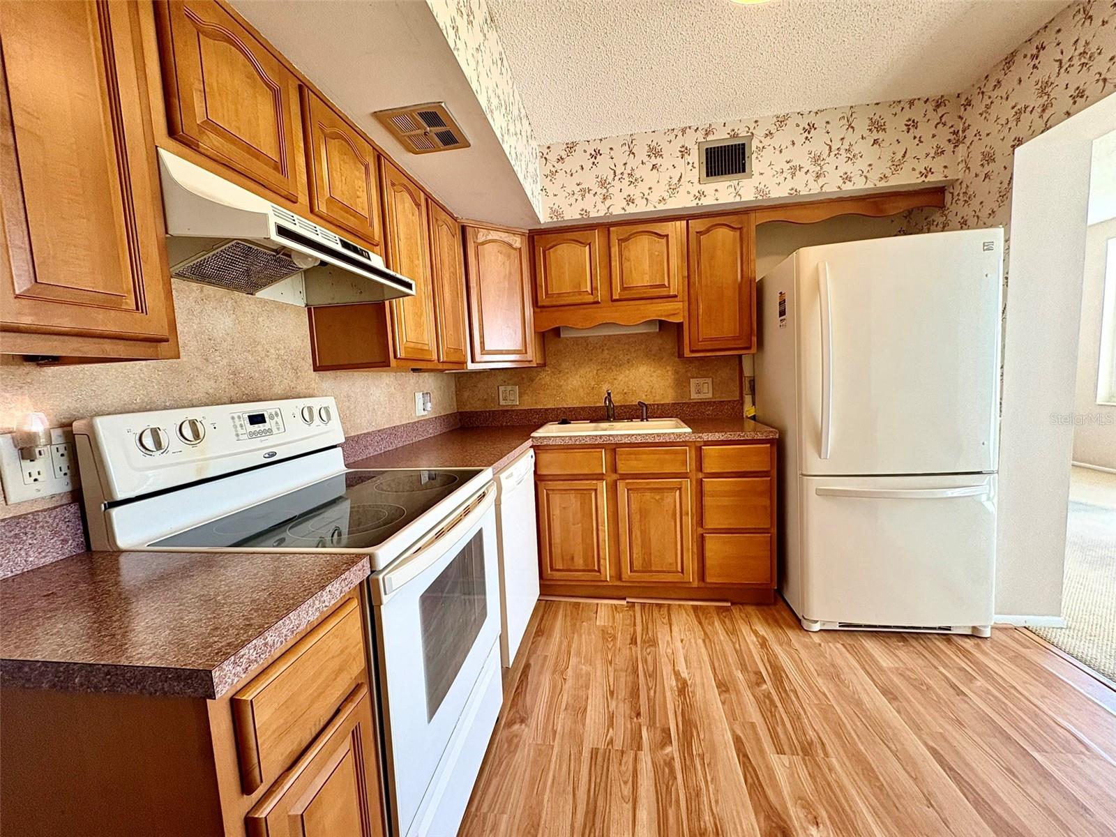 Image 10 of 43 For 2428 Columbia Drive 36