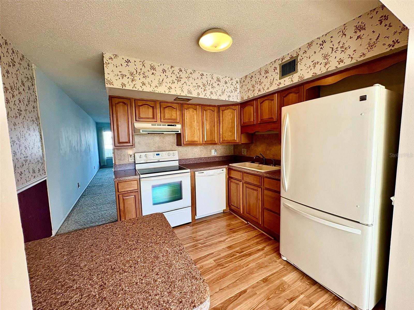 Image 11 of 43 For 2428 Columbia Drive 36