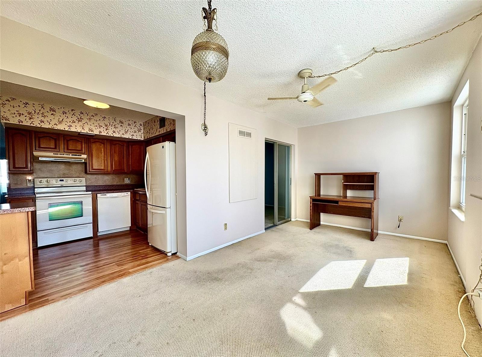 Image 13 of 43 For 2428 Columbia Drive 36
