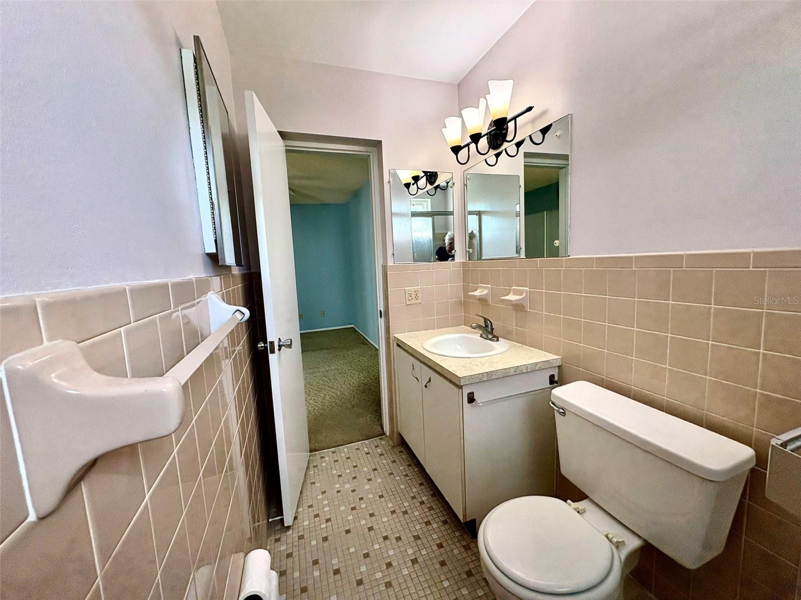 Image 17 of 43 For 2428 Columbia Drive 36