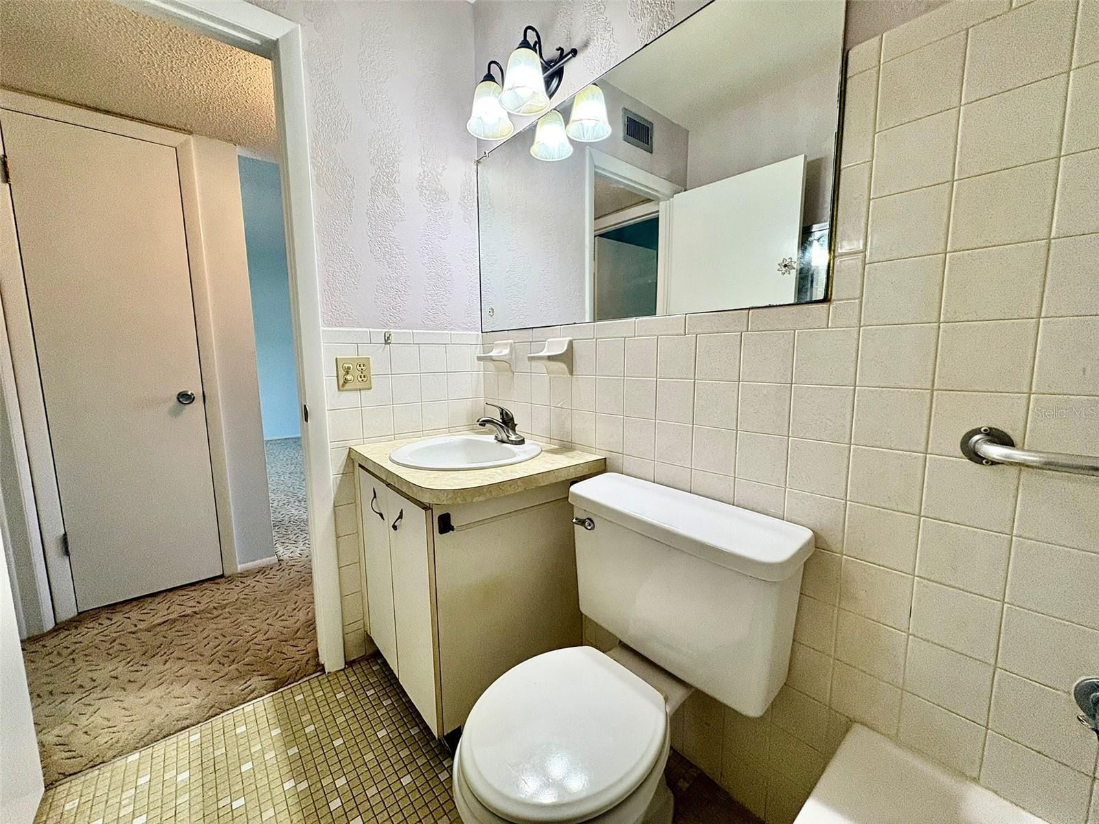 Image 20 of 43 For 2428 Columbia Drive 36