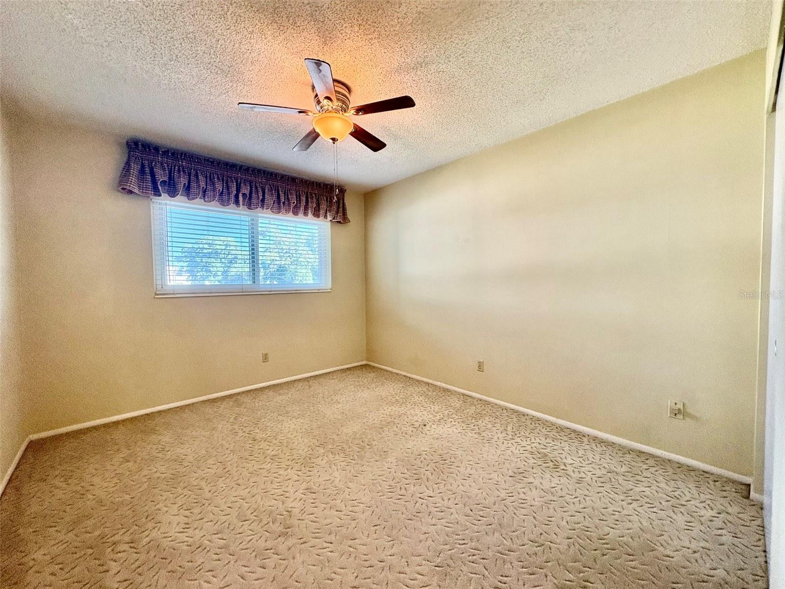 Image 21 of 43 For 2428 Columbia Drive 36