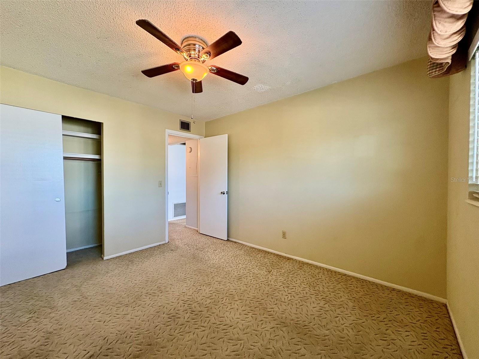 Image 22 of 43 For 2428 Columbia Drive 36