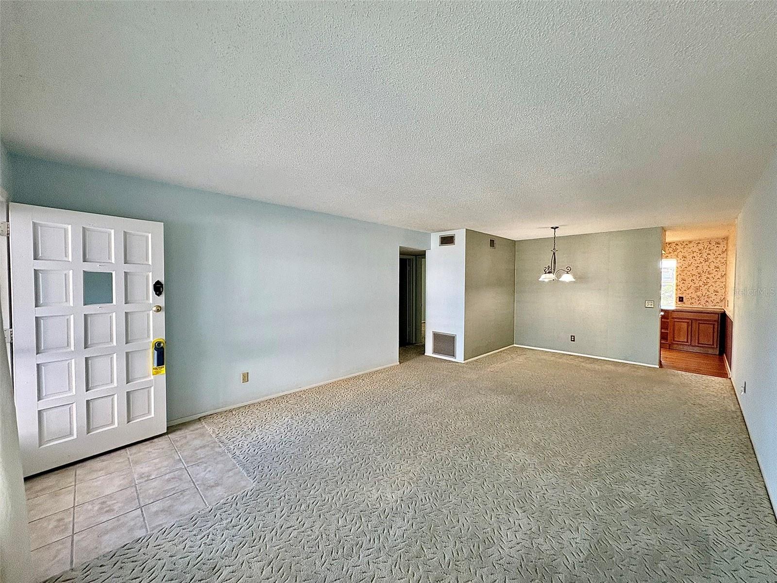 Image 7 of 43 For 2428 Columbia Drive 36