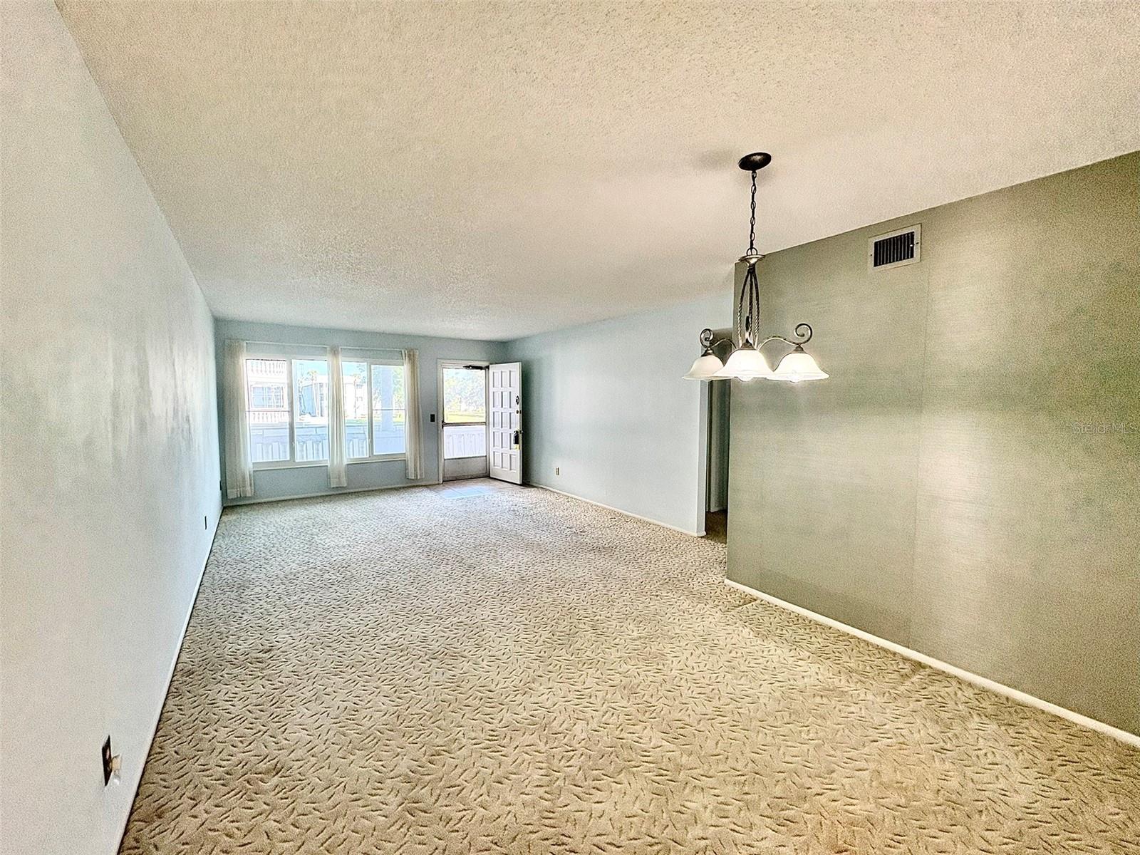 Image 8 of 43 For 2428 Columbia Drive 36