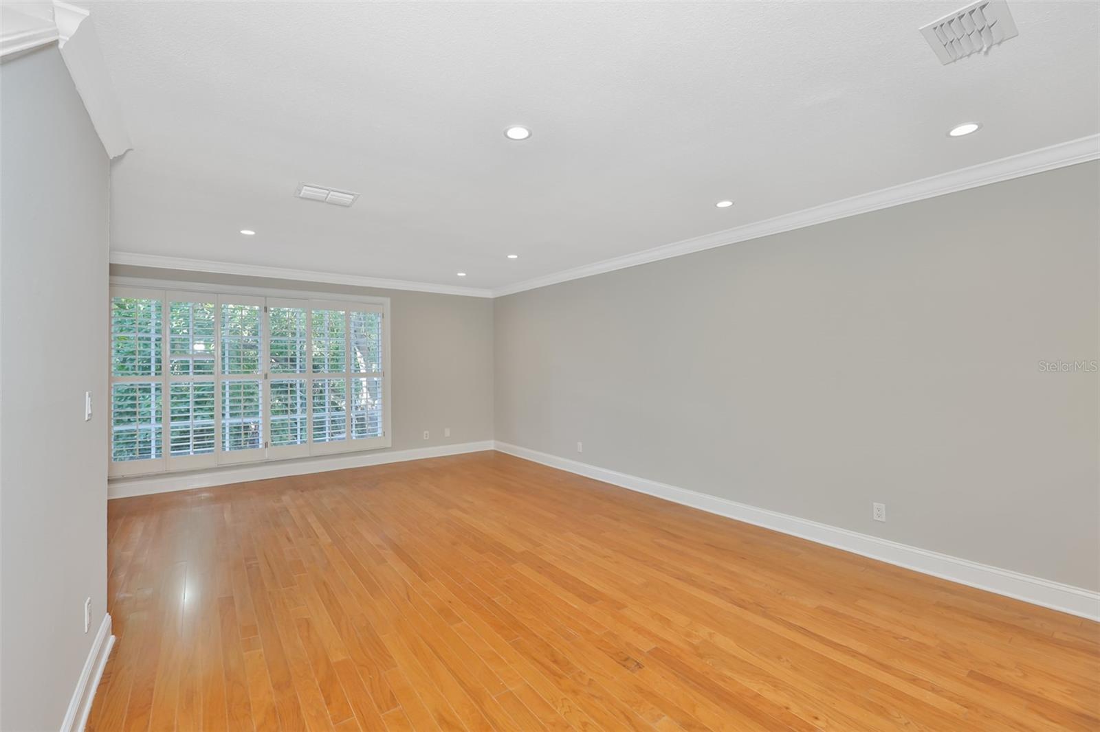 Image 12 of 40 For 606 Glen Avenue 10