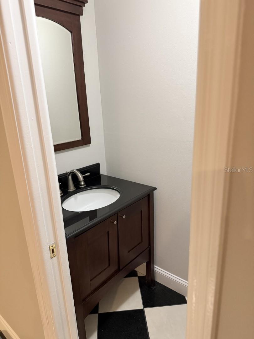 Image 33 of 40 For 606 Glen Avenue 10