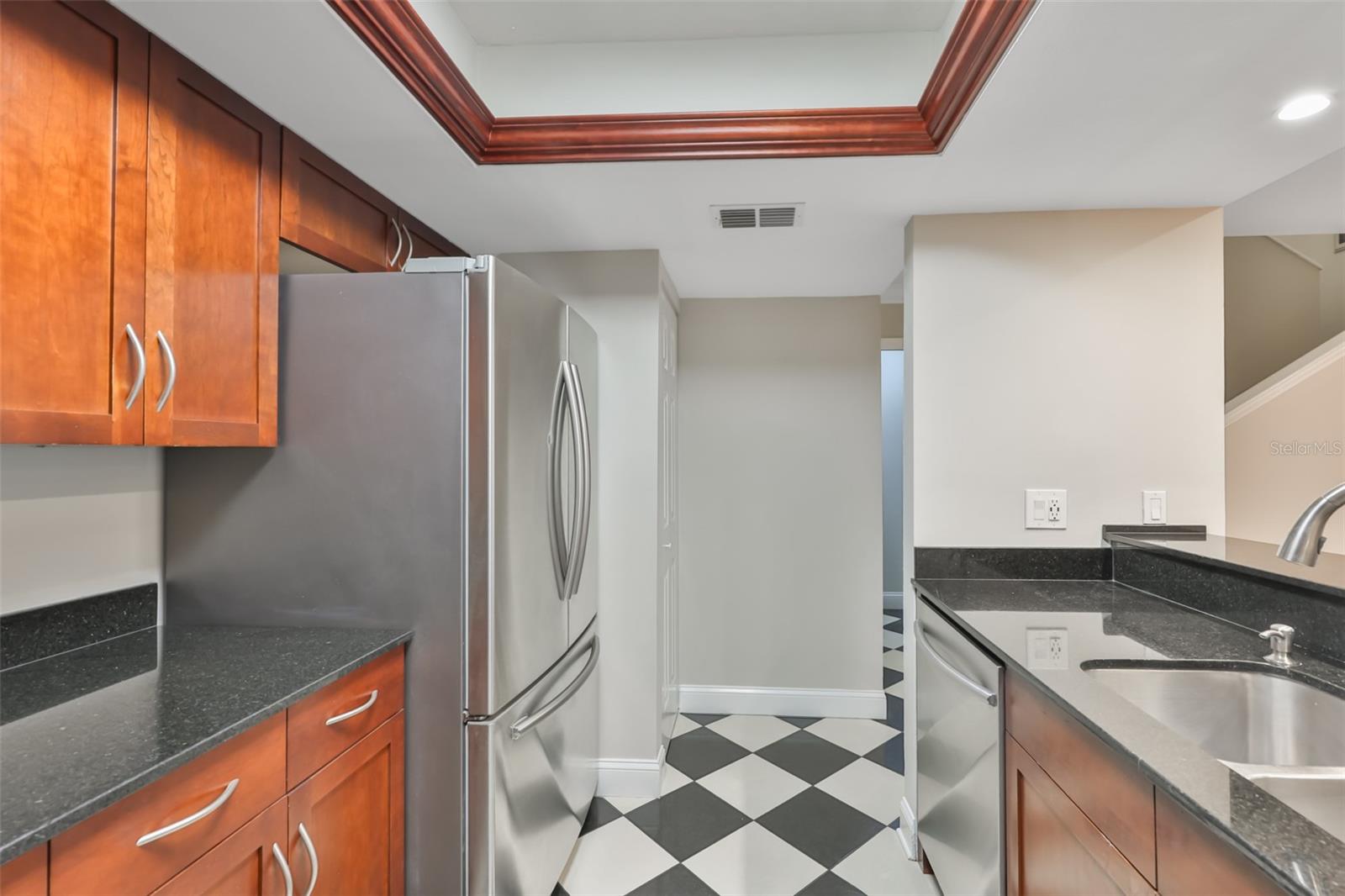Image 4 of 40 For 606 Glen Avenue 10