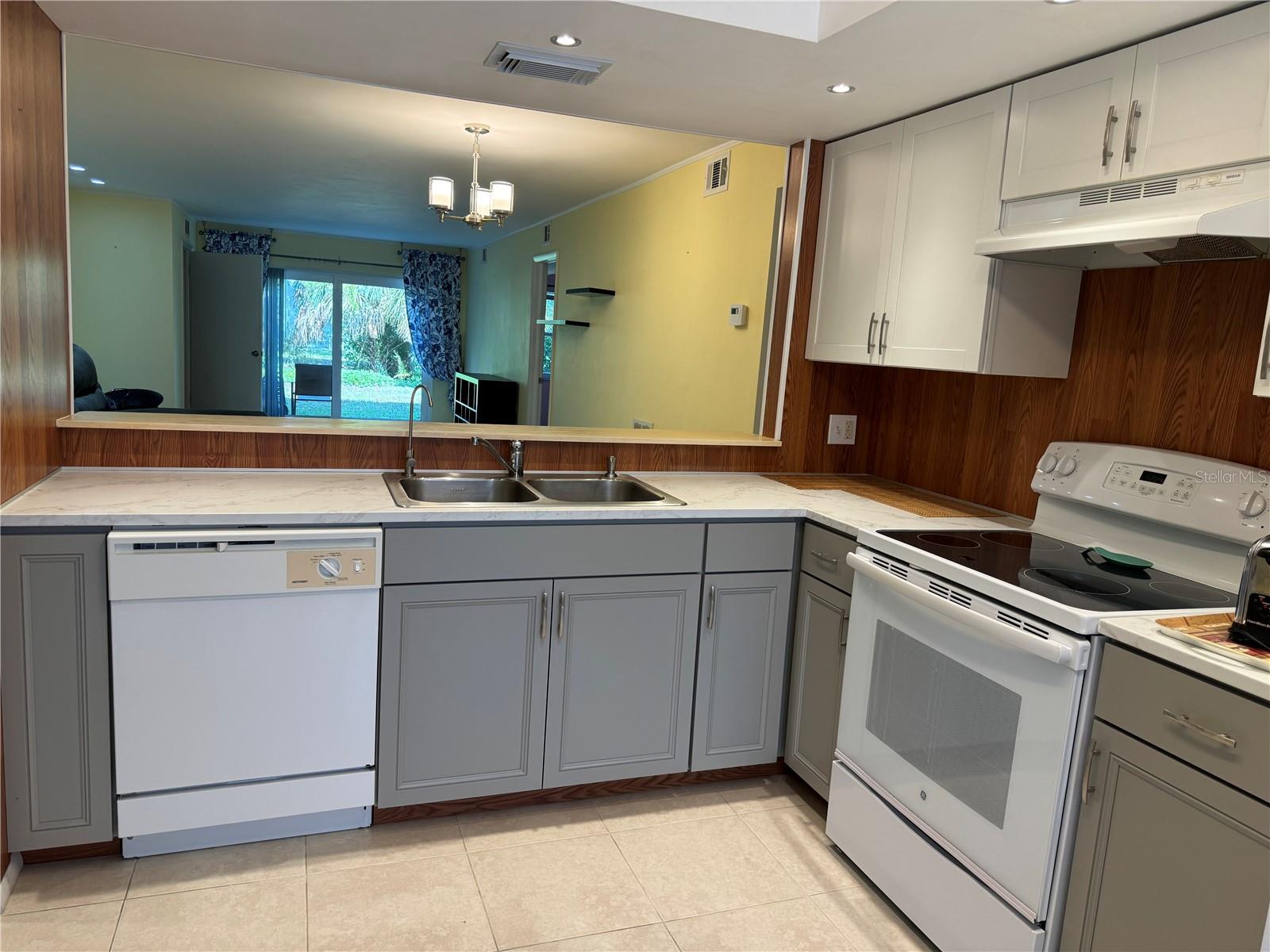 Image 4 of 20 For 7580 92nd Street 102d