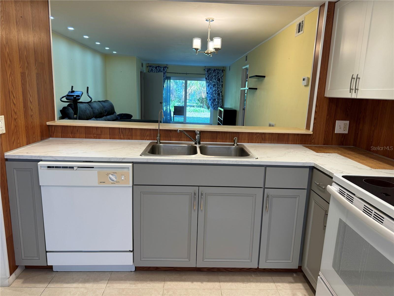 Image 5 of 20 For 7580 92nd Street 102d