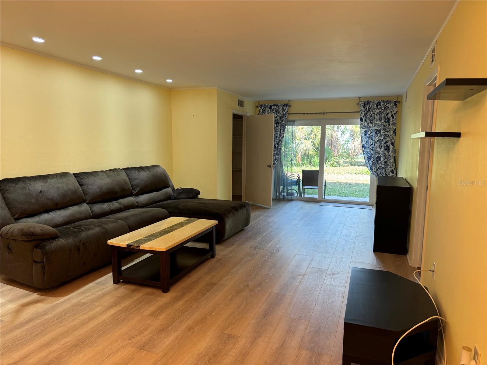 Image 7 of 20 For 7580 92nd Street 102d