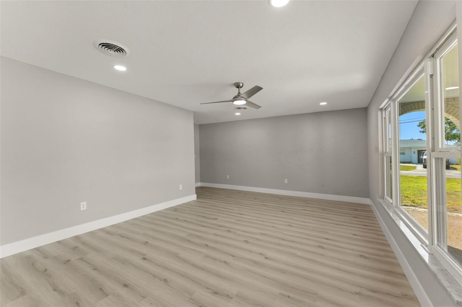Image 6 of 37 For 140 88th Avenue Ne