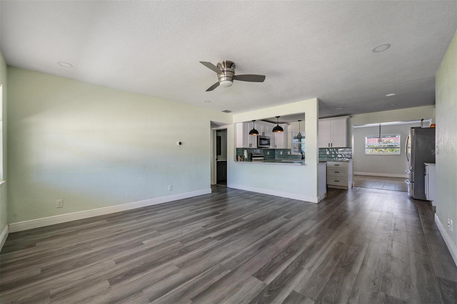 Image 4 of 35 For 3920 Wahoo Drive Se