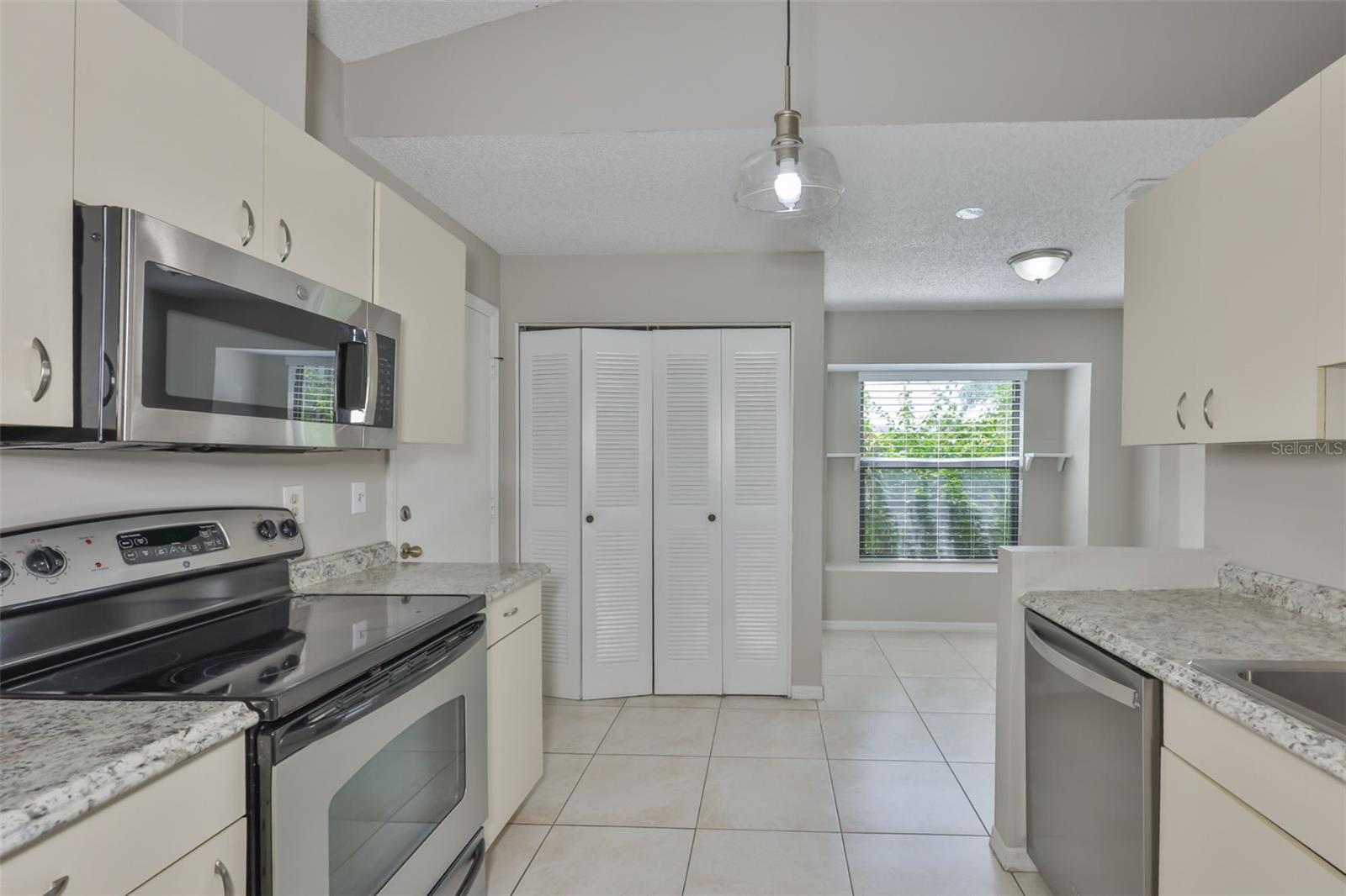 Image 12 of 100 For 1209 Litchfield Drive 42