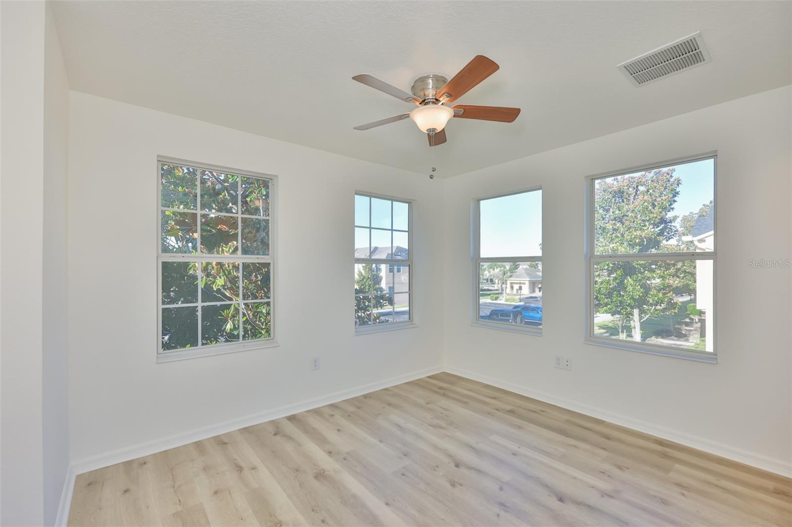 Image 17 of 28 For 8830 Red Beechwood Court