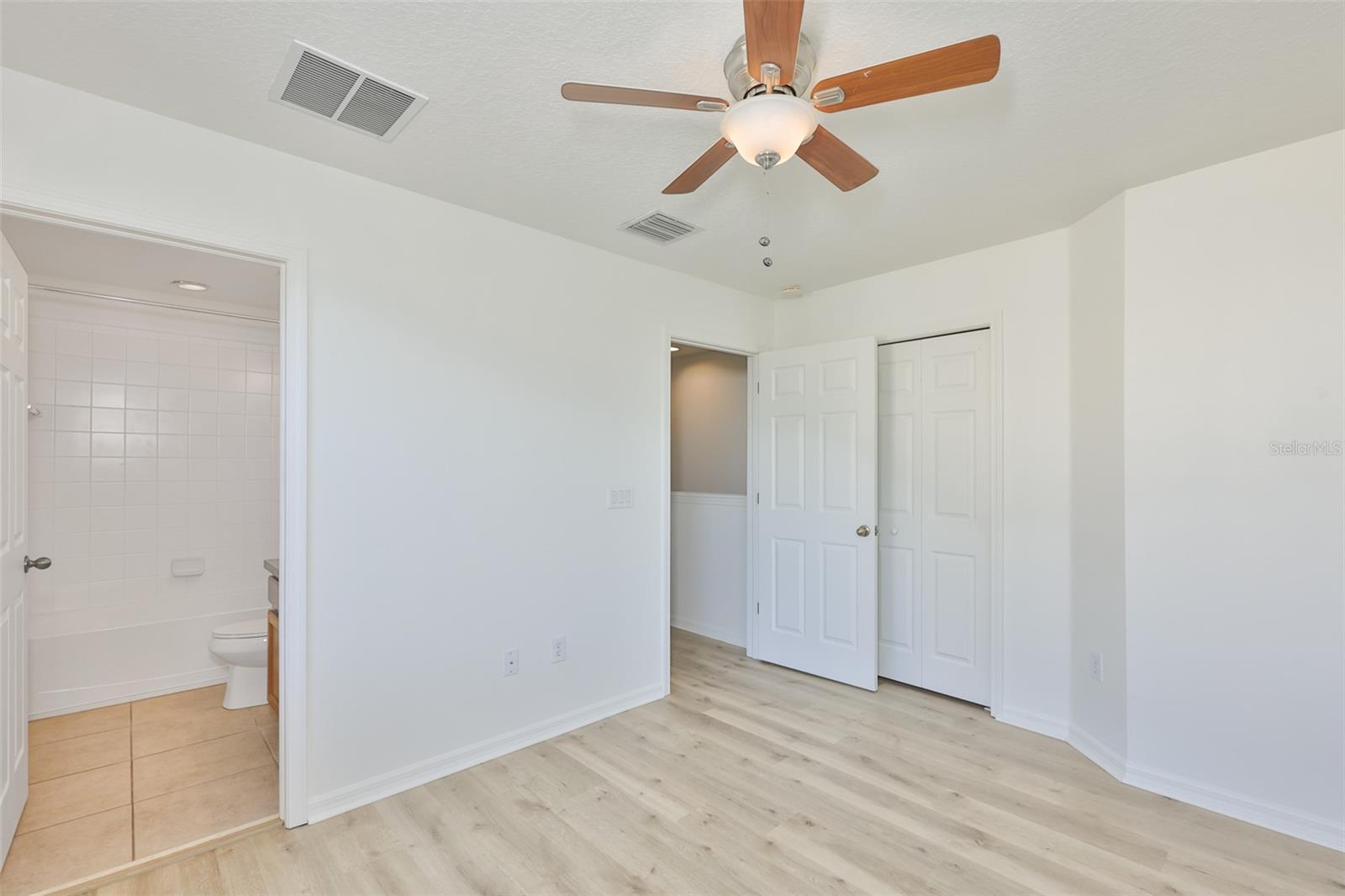 Image 18 of 28 For 8830 Red Beechwood Court