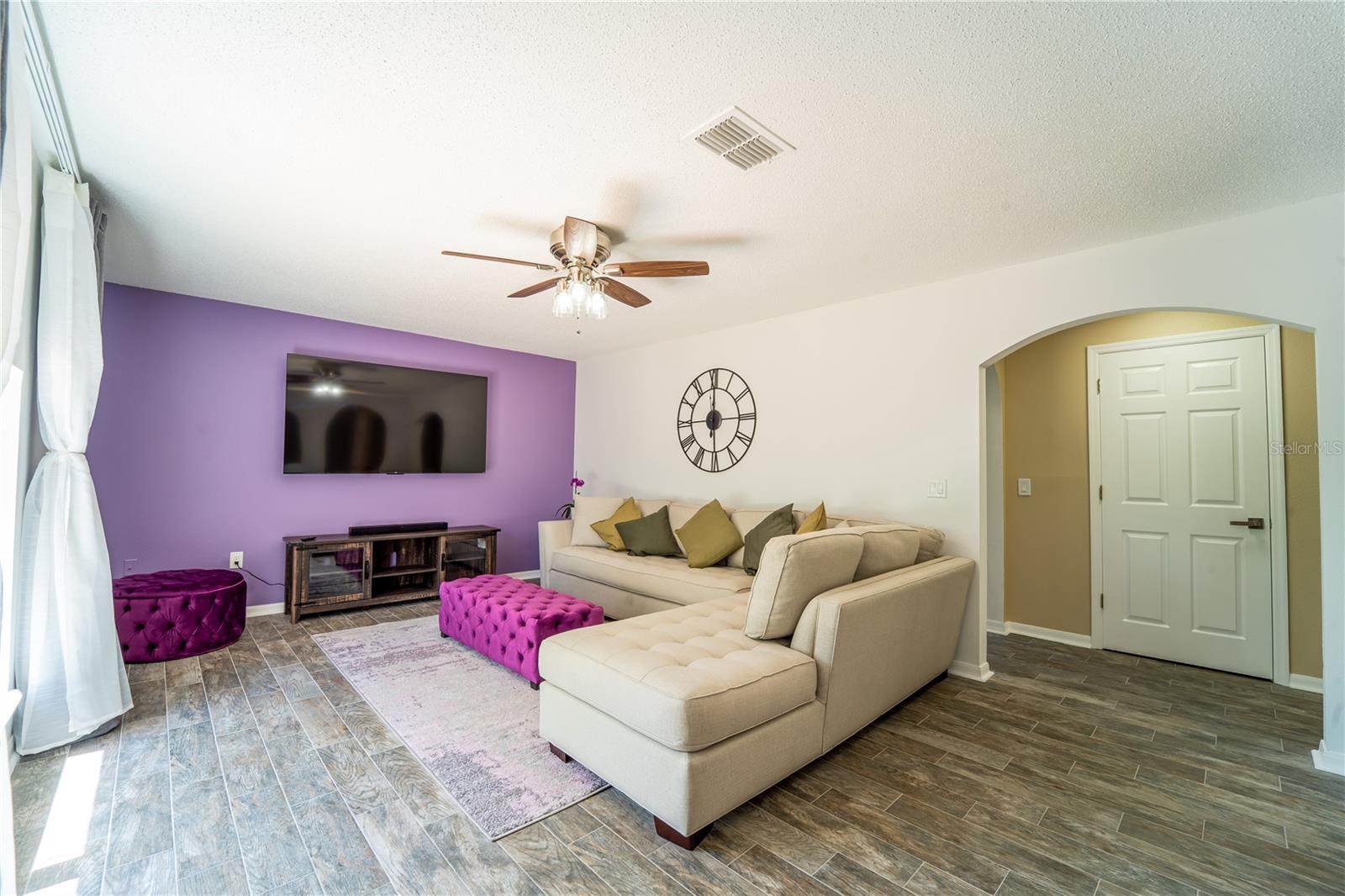 Image 17 of 42 For 31704 Shin Court