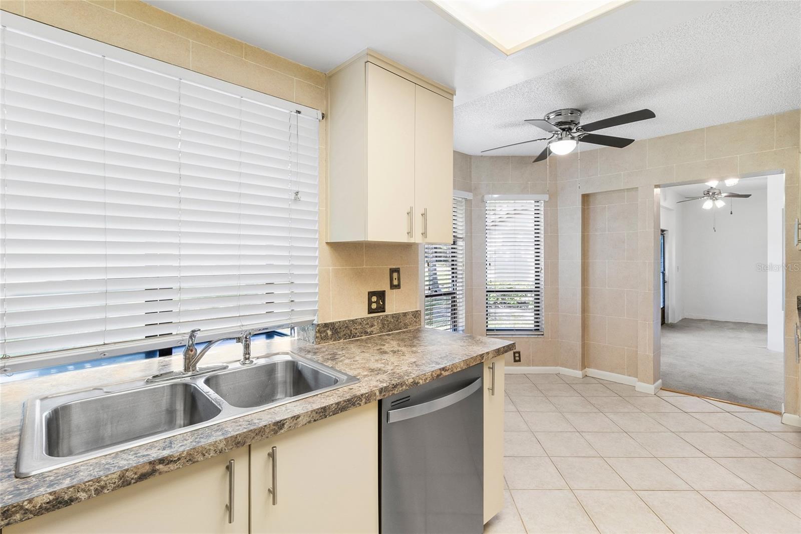 Image 12 of 45 For 3016 Landmark Boulevard 401