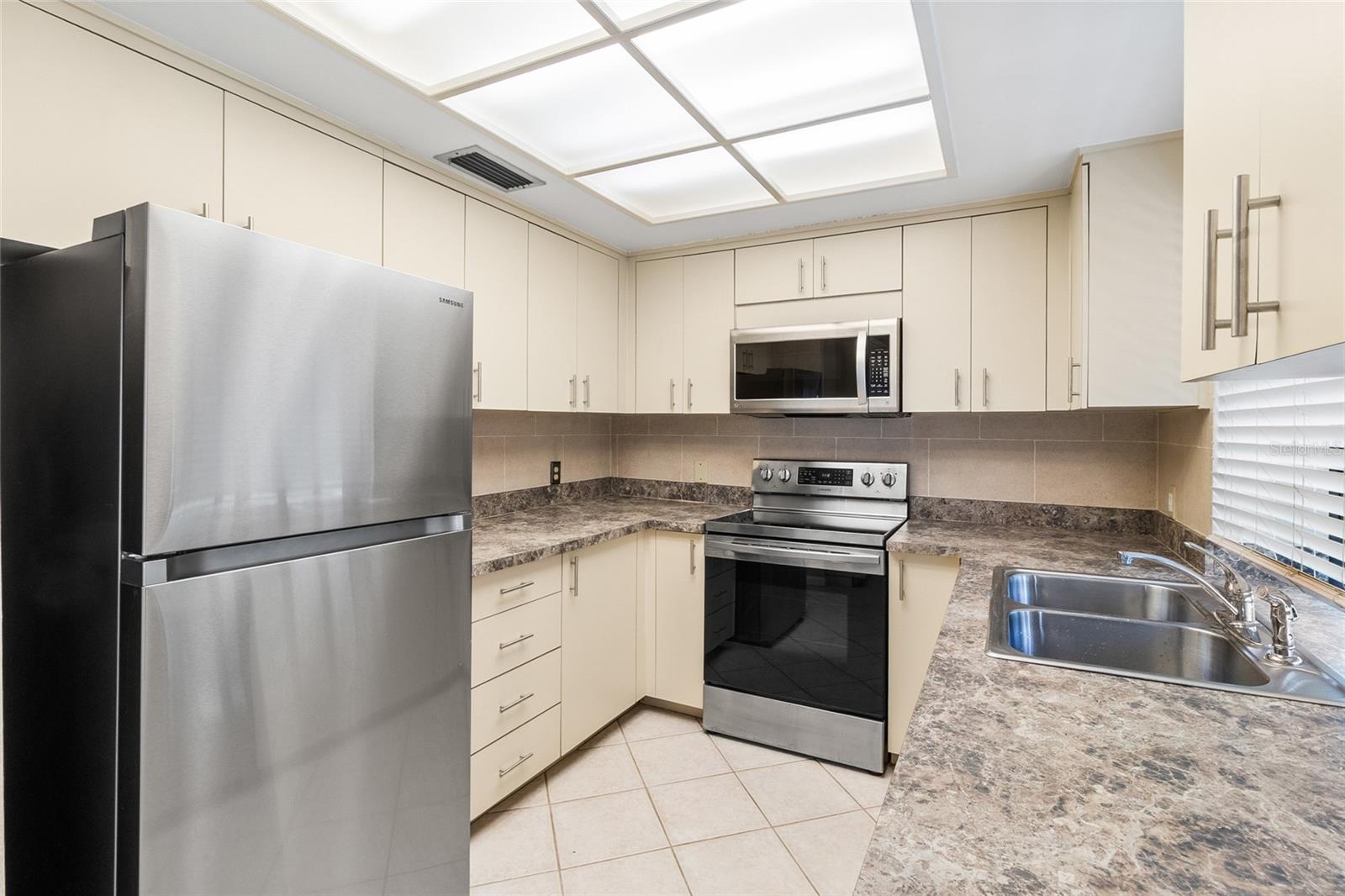 Image 15 of 45 For 3016 Landmark Boulevard 401