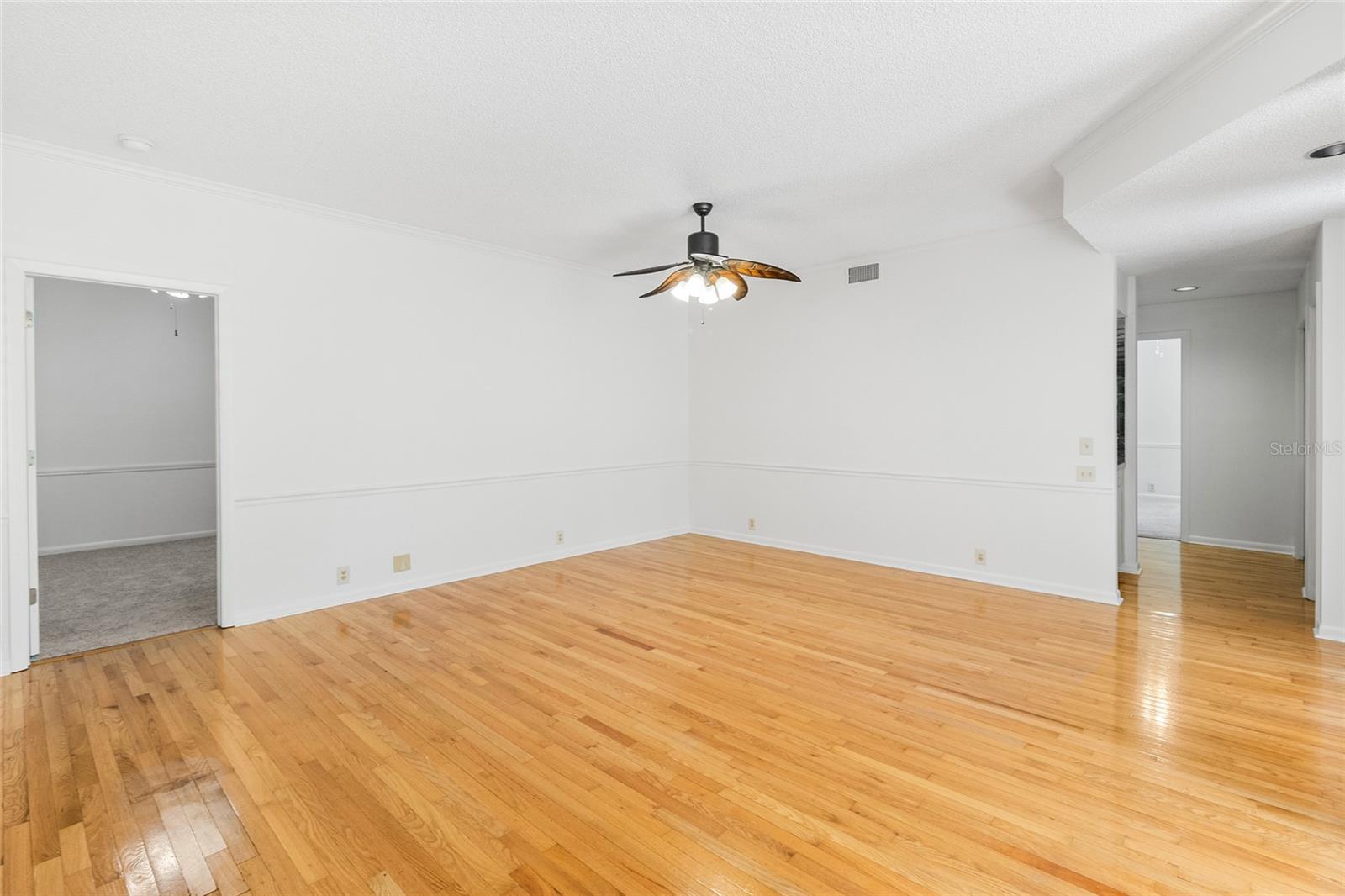 Image 16 of 45 For 3016 Landmark Boulevard 401
