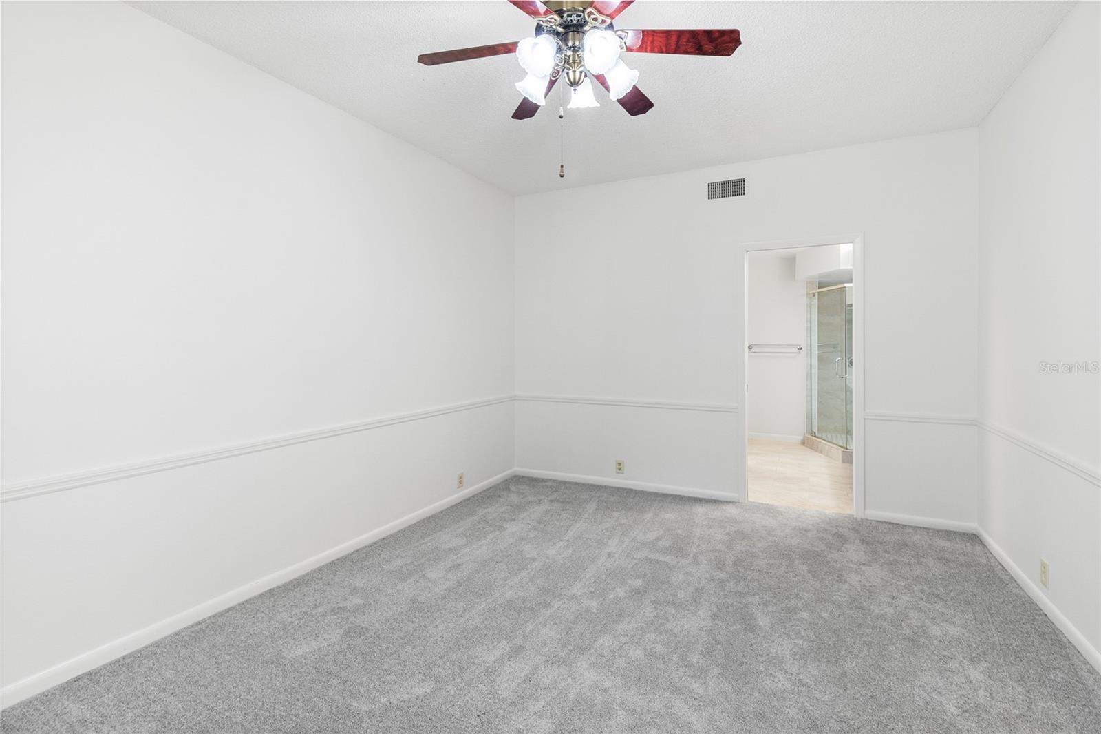 Image 19 of 45 For 3016 Landmark Boulevard 401