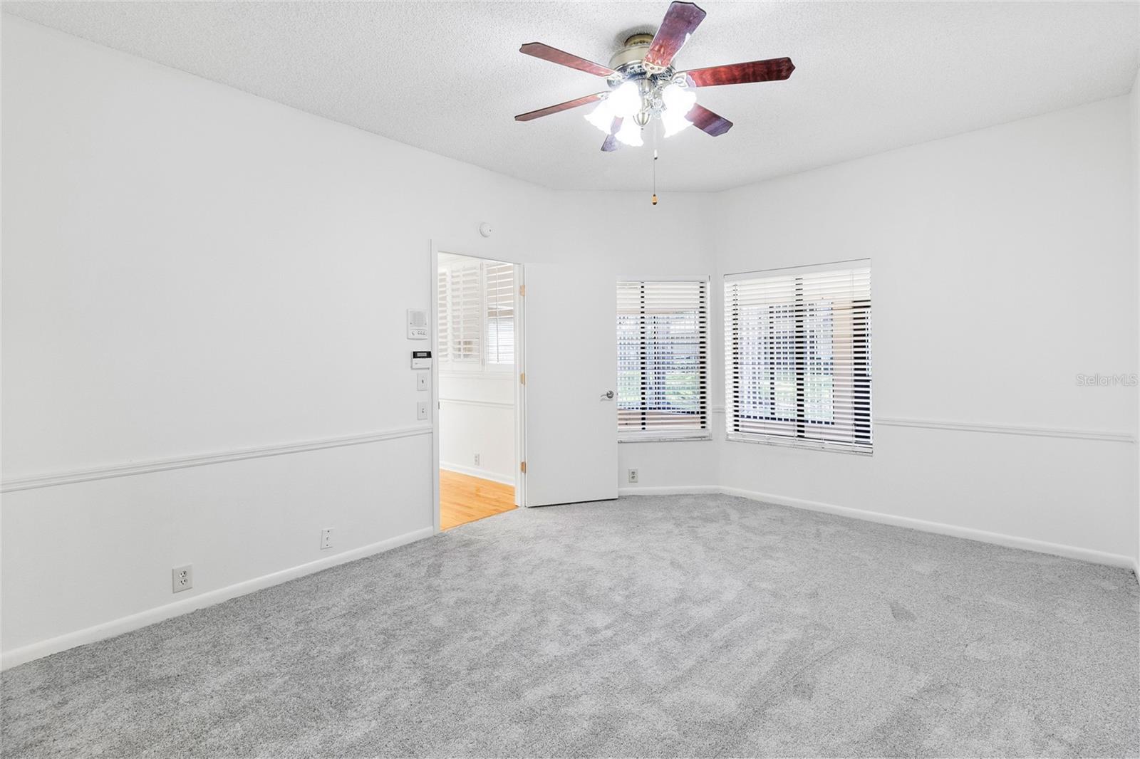 Image 21 of 45 For 3016 Landmark Boulevard 401