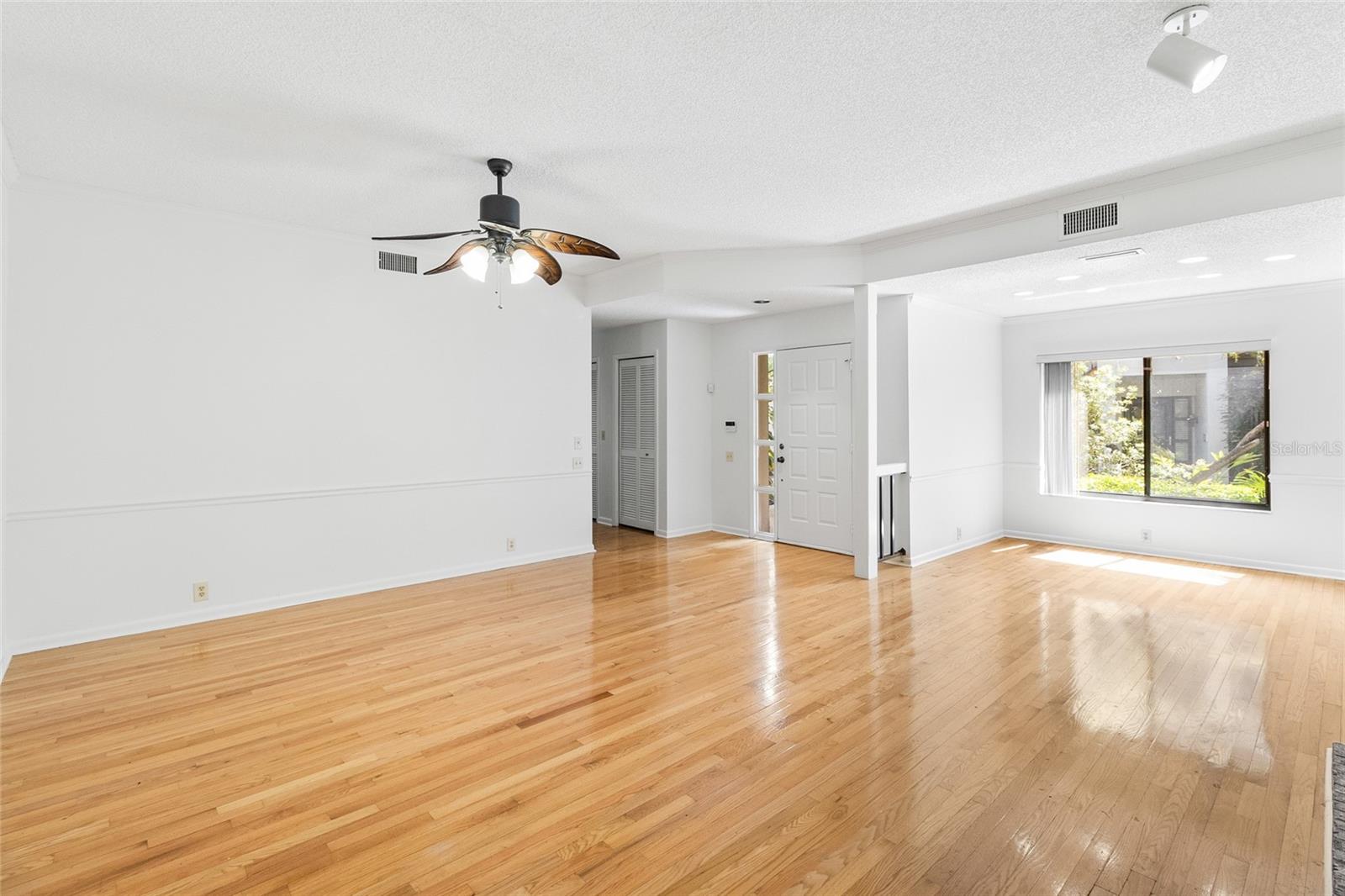 Image 7 of 45 For 3016 Landmark Boulevard 401