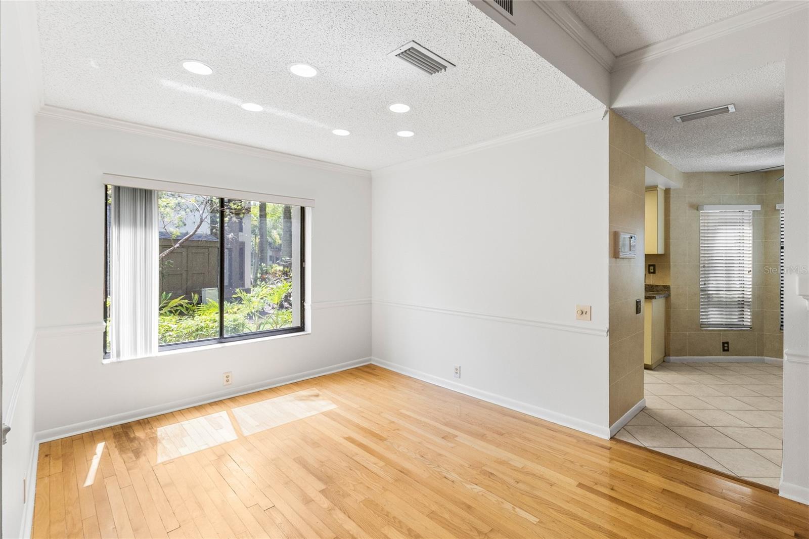 Image 9 of 45 For 3016 Landmark Boulevard 401
