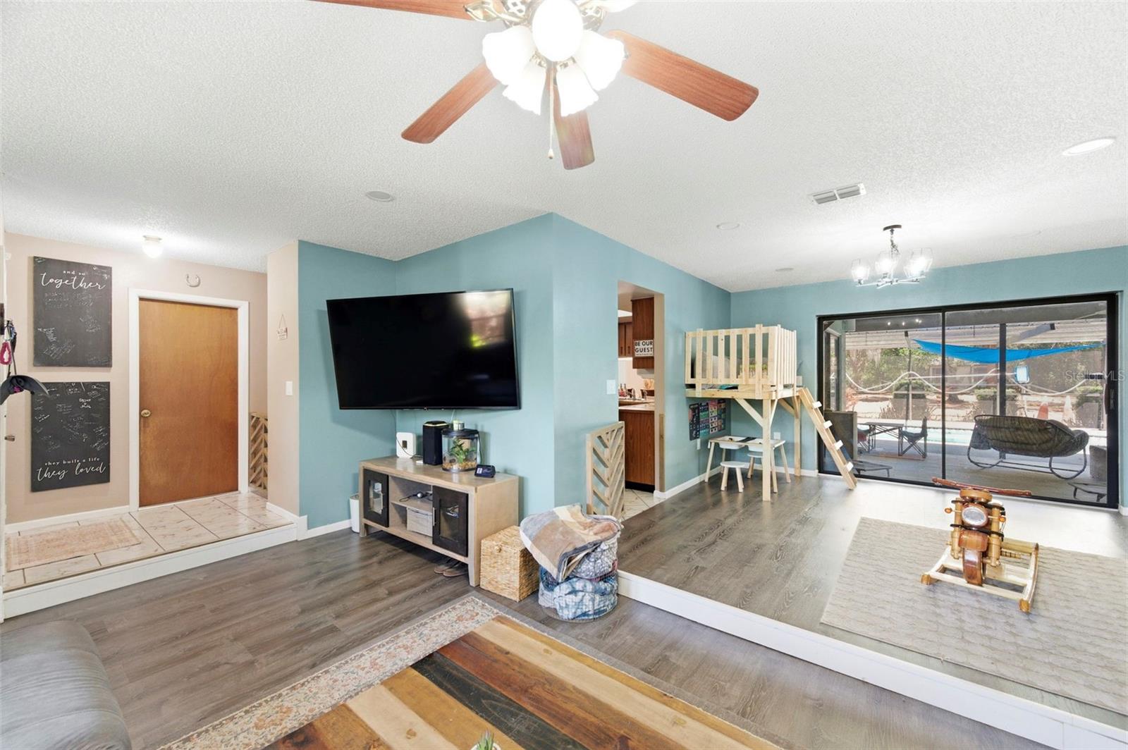 Image 6 of 42 For 7377 Skylark Drive