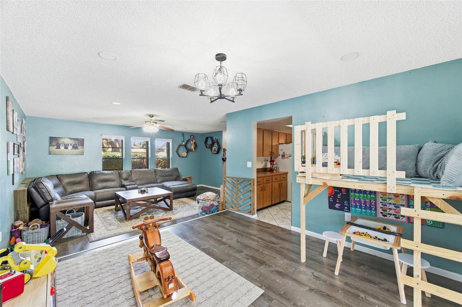 Image 8 of 42 For 7377 Skylark Drive