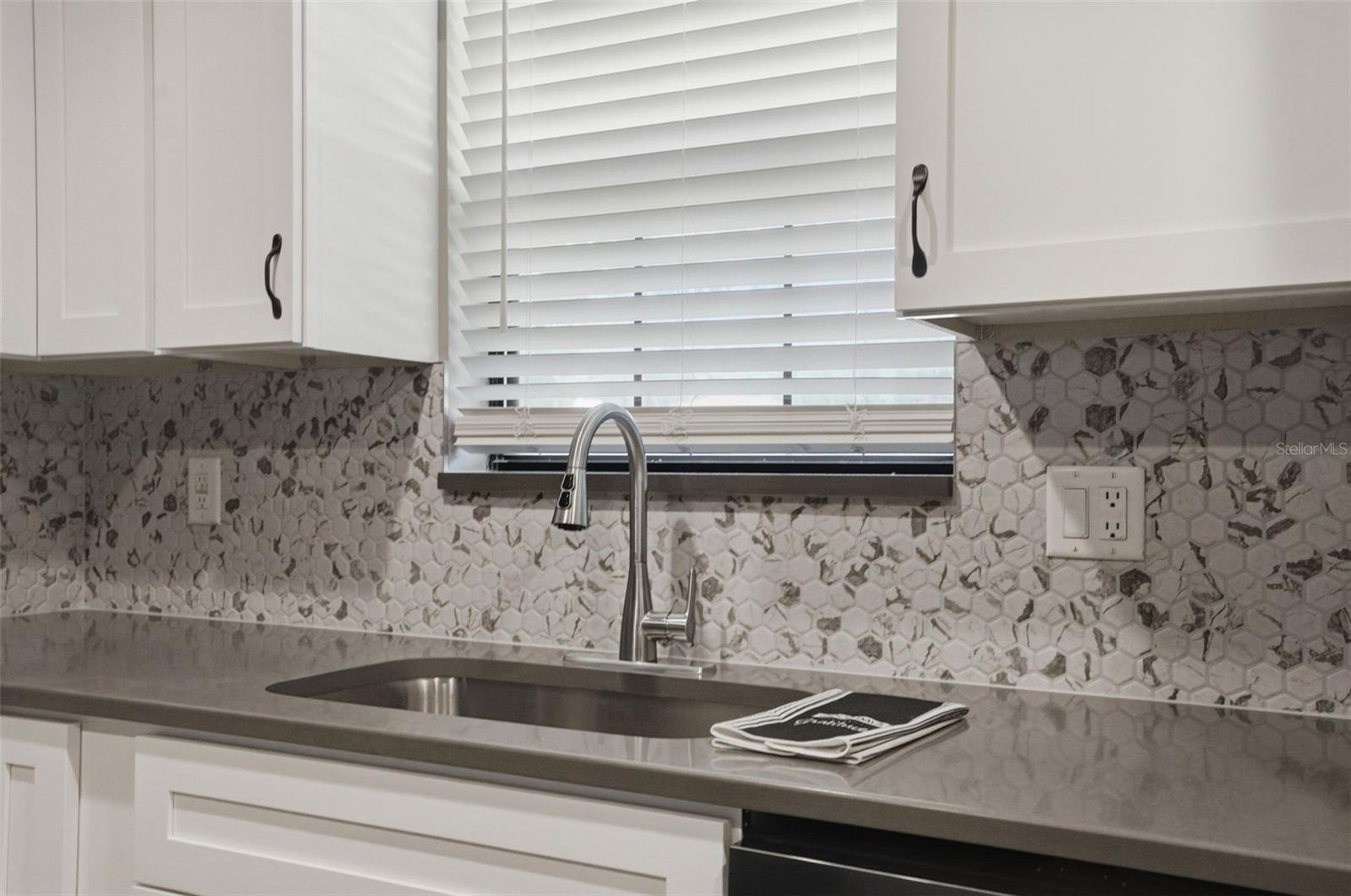 Image 17 of 38 For 913 Candlebrook Lane