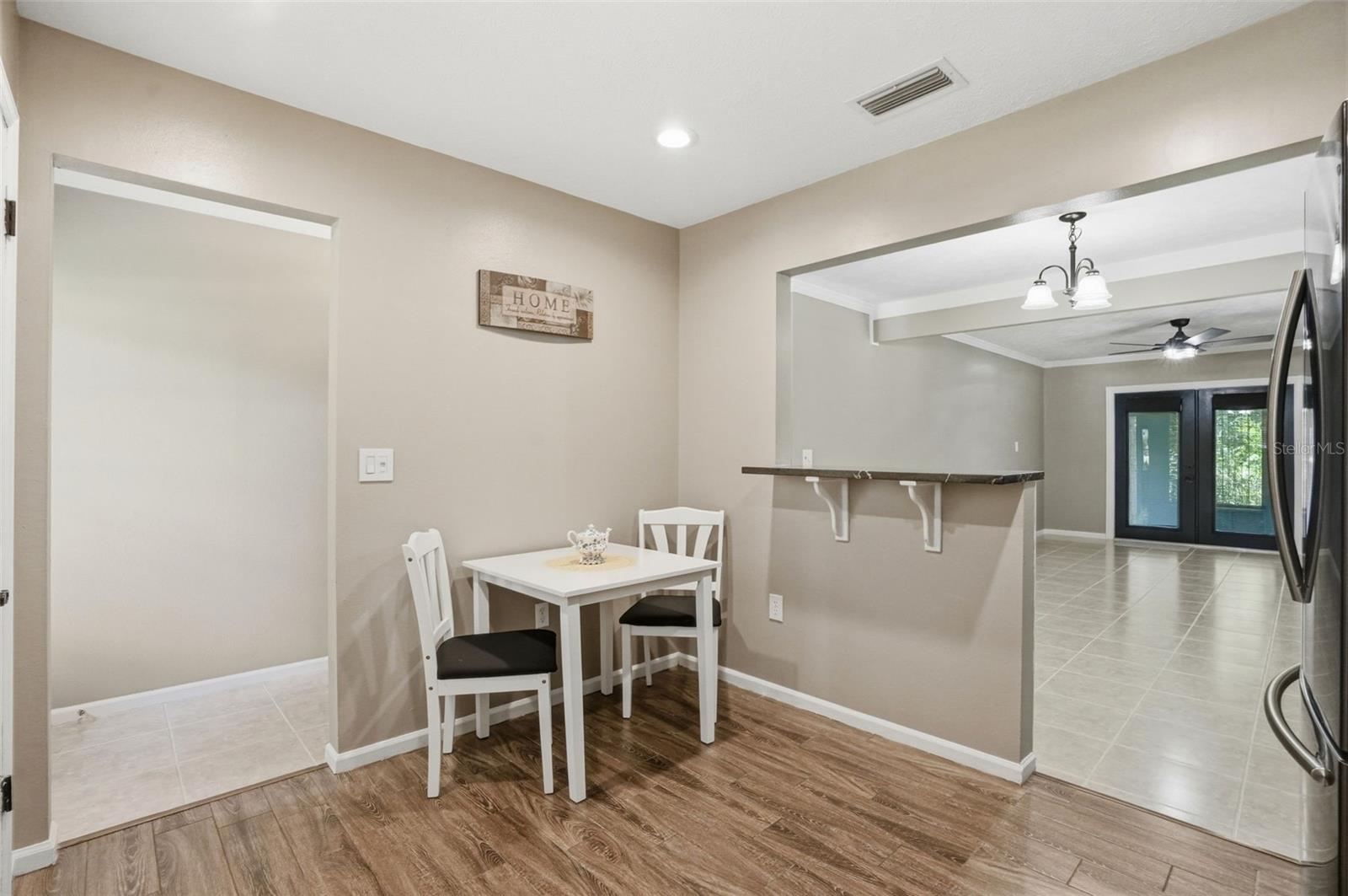 Image 18 of 38 For 913 Candlebrook Lane